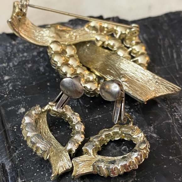 Vintage Signed CORO Gold Tone AB Rhinestone Ribbon Pin Brooch and earrings set - Picture 8 of 9
